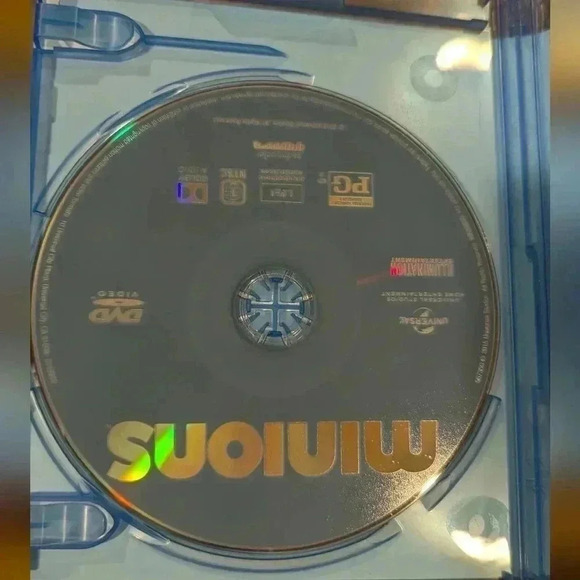 Minions DVD And Blu-ray (EUC) - Picture 3 of 4
